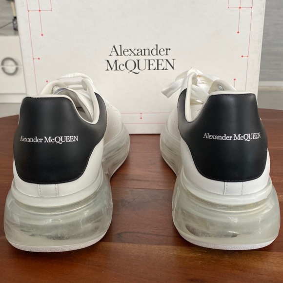 NEW‼️ Alexander McQueen - Picture 5 of 9